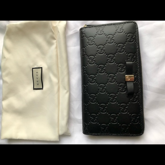 Gucci Bow Signature Zip Around Wallet. Gently used!!!🇮🇹 - Picture 2 of 8